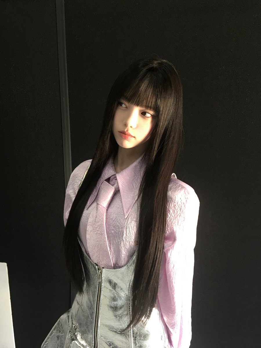 luv4s2_'s tweet photo. ねえ待って黒髪フルバンクで日本デビューですか😭😭😭😭😭😭😭😭😭😭😭😭 https://t.co/vEHPEj1BWu