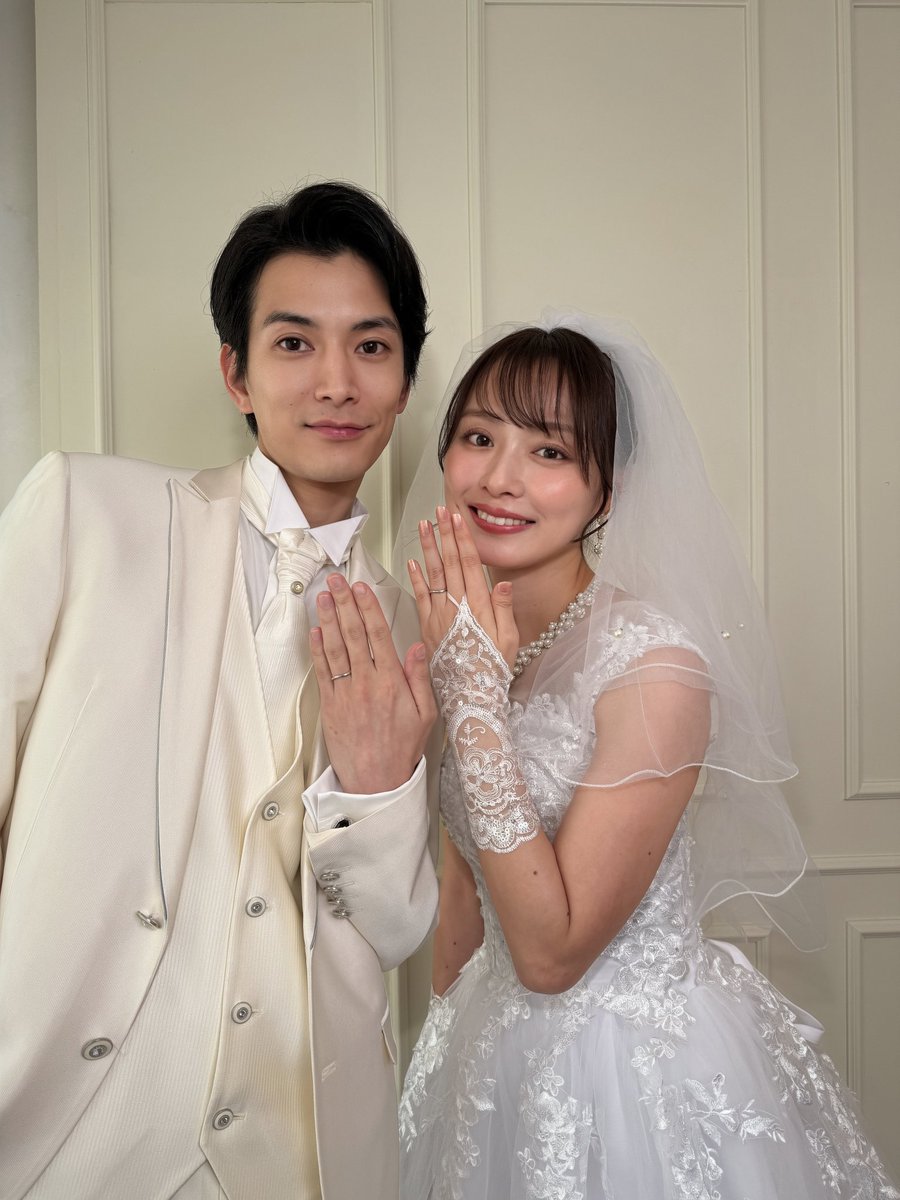tx_premiere23's tweet photo. ⏰💥🔪━━━━━━━━━━
#夫を殺したはずなのに 
第2話 今夜11時6分放送まで
あと4️⃣時間⏰💥
━━━━━━━━━━━🫦🫦🫦

家のリビングに飾ってある
莉乃と慶太のウェディングフォト💒🔔
オフショットいただきました📸

第1話TVer見逃し配信中！
https://t.co/YzRWLg44Jw

#内田理央 #渡邊圭祐 https://t.co/OAHFaBzz2A