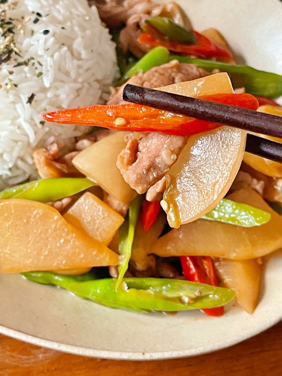 mircobrwald's tweet photo. Craving vibrant flavors Tried Korean spicy pork bulgogi with pickled radish yet Sweet, savory, spicy—every bite hits different! https://t.co/4nCWLE9dGu