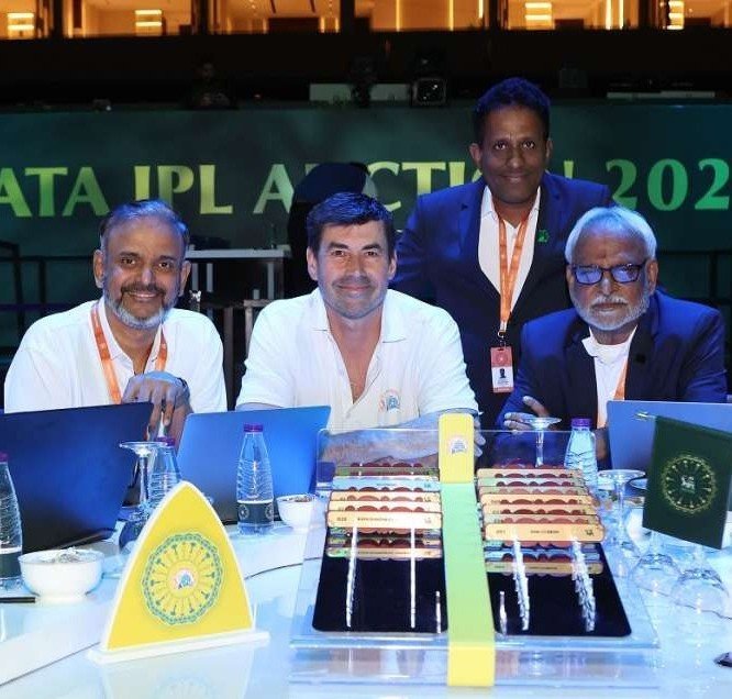 Msdcore7's tweet photo. 🔔|🚨

- New captain ✅
- New coach ✅
- Trade talks Are on ✅

New Era begins for CSK 💛
(Source: TOI ) https://t.co/VVvjFQWVQC