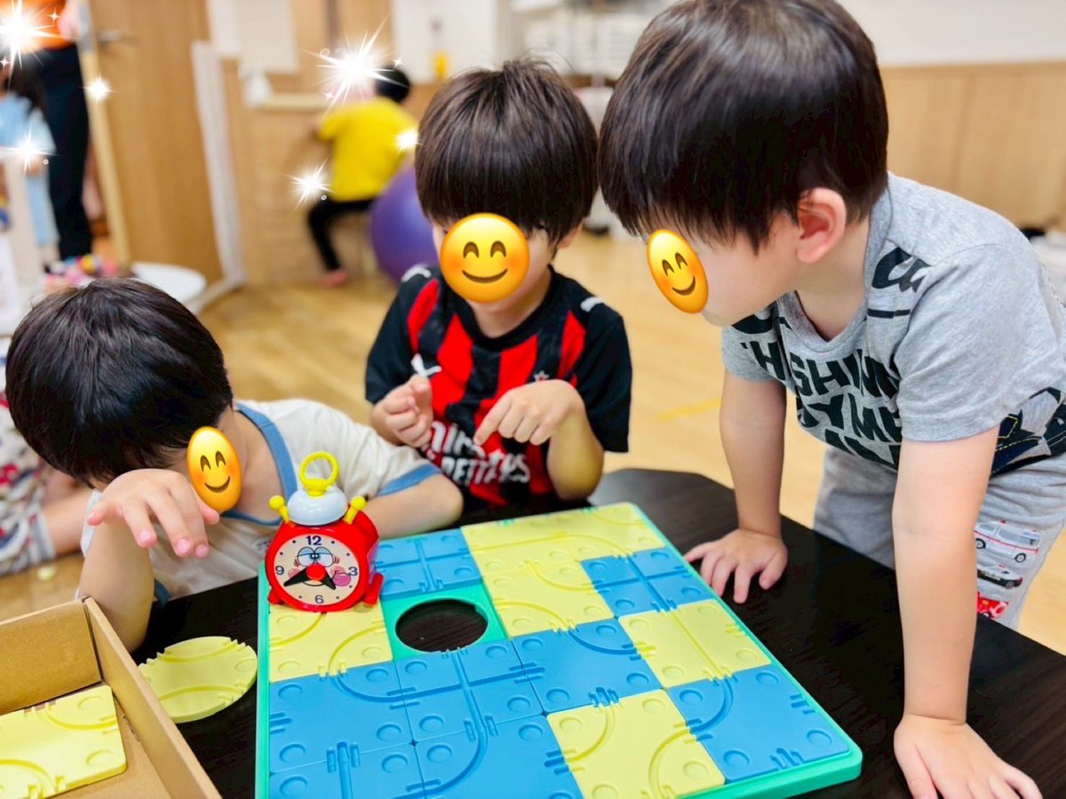 firstdream_jr's tweet photo. 👶🏻浅草橋ジュニア👶🏻
2026.7.13(月)
浅草橋教室では、一人ひとりの個性を大切に、楽しく安心できる環境作りをしています🙂
笑顔で「できた！」を実感し、自信を持って成長していけるよう支援しております✨

▽ファーストシーンドリームの詳細はこちら！
https://t.co/dIBwrTi0DX

#児発 #室内 #活動 https://t.co/gc1vGfAIMZ