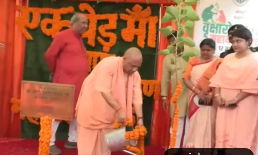 Uupadhyay_umesh's tweet photo. "प्रकृति की रक्षा हम सबका दायित्व है! "

जब हर नागरिक अपना योगदान देगा, तभी #GreenUP का सपना साकार होगा। CM योगी आदित्यनाथ जी के नेतृत्व में #EkPedMaaKeNaam और #वृक्षारोपण_महायज्ञ2026 अभियान पूरे प्रदेश को हरा-भरा बना रहा है।        

         Gorakhpur से शुरू यह महायज्ञ 35 करोड़ पौधे लगाने का लक्ष्य लेकर चल रहा है – प्रकृति का संतुलन ही मानवता का भविष्य है! हम सब मिलकर #PragatiBhiPrakritiBhi को नई ऊंचाइयों पर ले जाएंगे। 
आज ही एक पेड़ लगाएं, मां के नाम!  #GoGreen_UP #CMYogi
