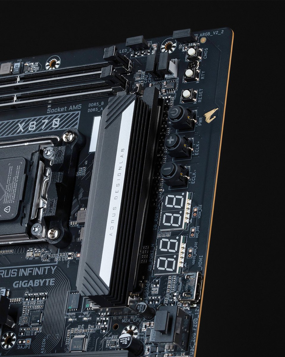 GIGABYTE tweet media