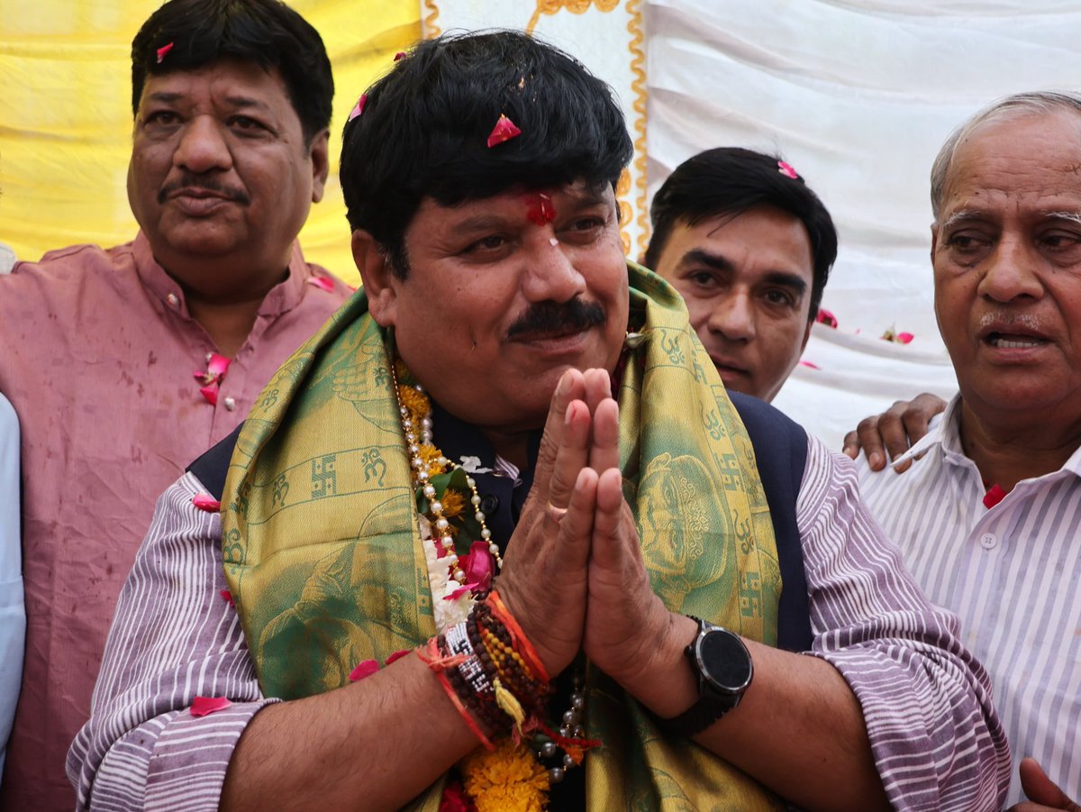 bjpanilfirojiya's tweet photo. आज जन्मदिवस के पूर्व अकील खान मित्र मंडली द्वारा स्नेहपूर्ण शुभकामनाएँ, आत्मीय स्वागत एवं सम्मान प्राप्त हुआ।
आप सभी का प्रेम, विश्वास, अपनापन और आशीर्वाद मेरे लिए अमूल्य धरोहर एवं जनसेवा के पथ पर निरंतर आगे बढ़ने की प्रेरणा है। https://t.co/2vIGsaUWET