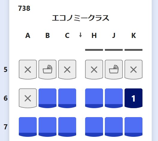 kazuch0924's tweet photo. ANAの小松⇔羽田でこの5列目の席とれた事ないんだけど何なんだろう。特別な方が座ってるイメージ。

今日は乗り込んでからのオーバーブッキング発生で5列目のご老人が「一般の方優先ですので、、、」と乗務員さんに言われて着席してから降ろされていた。 https://t.co/jRaqZbwQyk
