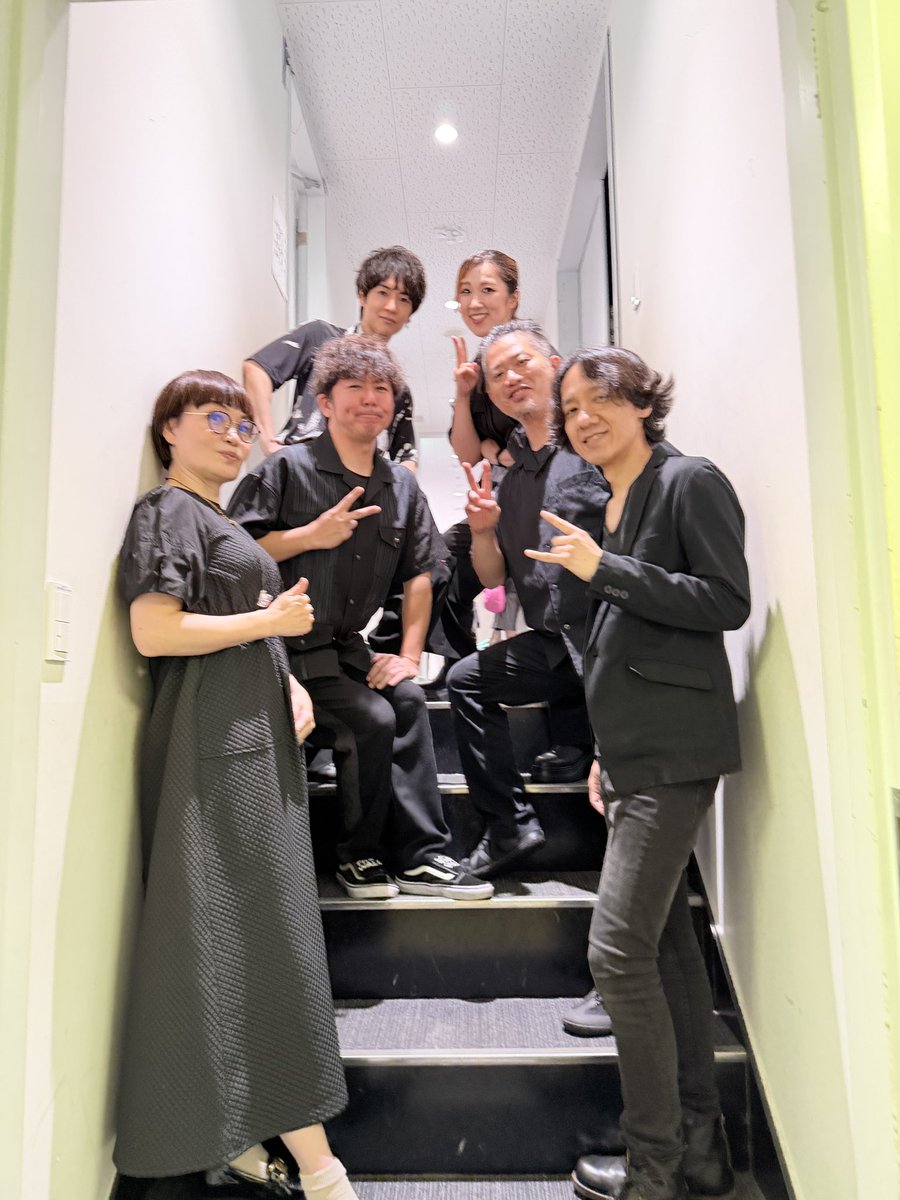nissy0222's tweet photo. UNITYのコンサート

バンドで板付いた瞬間から客席からBOLDWAVEのうちわが目に入りワオっ❤️てなり、メンバーの名前も呼んで下さりテンション爆上がりで演奏スタートできました！
ありがとうございました☺️

BOLDWAVEって改めて美しい響きだなあ、て思います。
名付け親のユチョンさんに恥じないように私達6人でこれからもよい音楽を支えていけたらいいなあと思いました。
本当にいい夜でした🌉

#パクユチョン
#UNITY
#BOLDWAVE