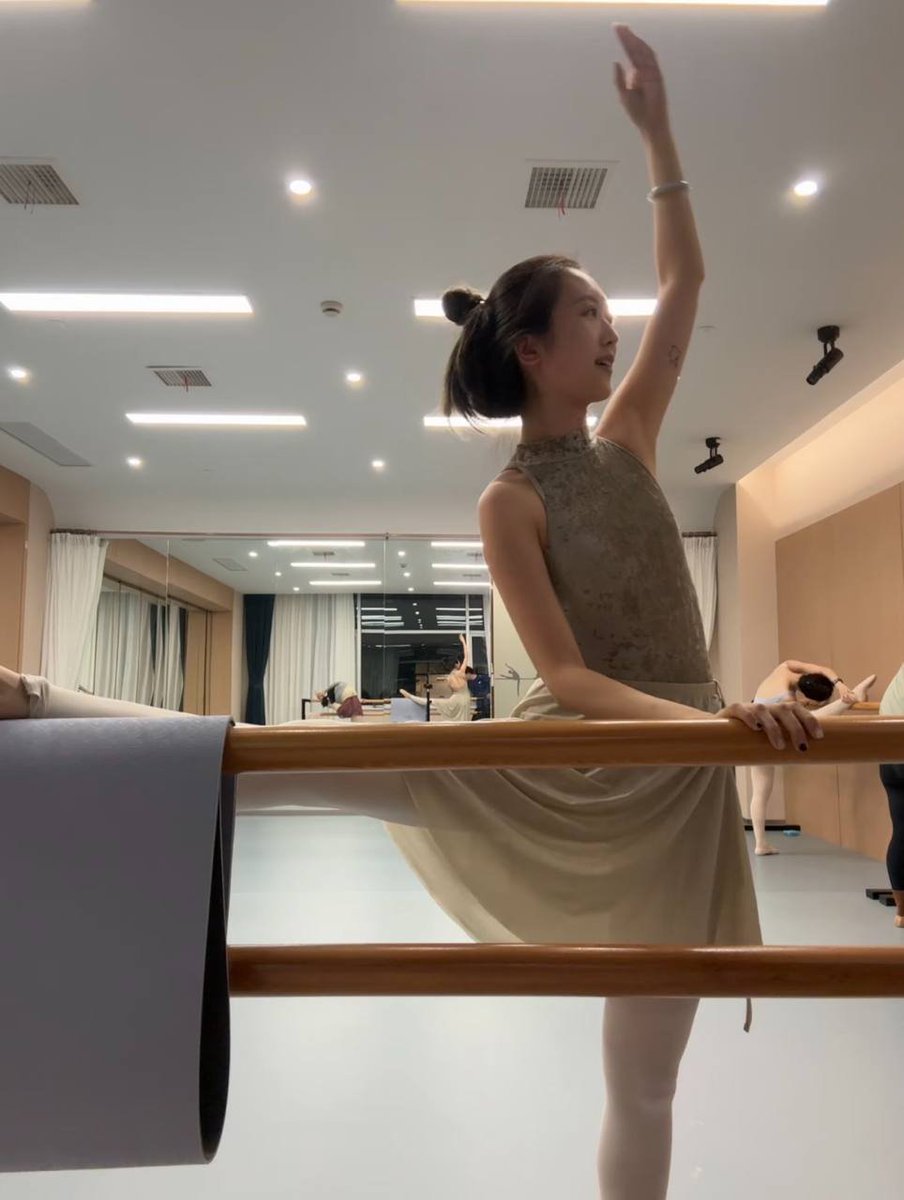 DemarestCindy2's tweet photo. 暑假也是爱上的普拉提，每一次缓慢拉伸，都是在和身体和解，嘉定附近有试试吗？本周新手体验课免费预约中。#上海 https://t.co/m23ZRvEs7u