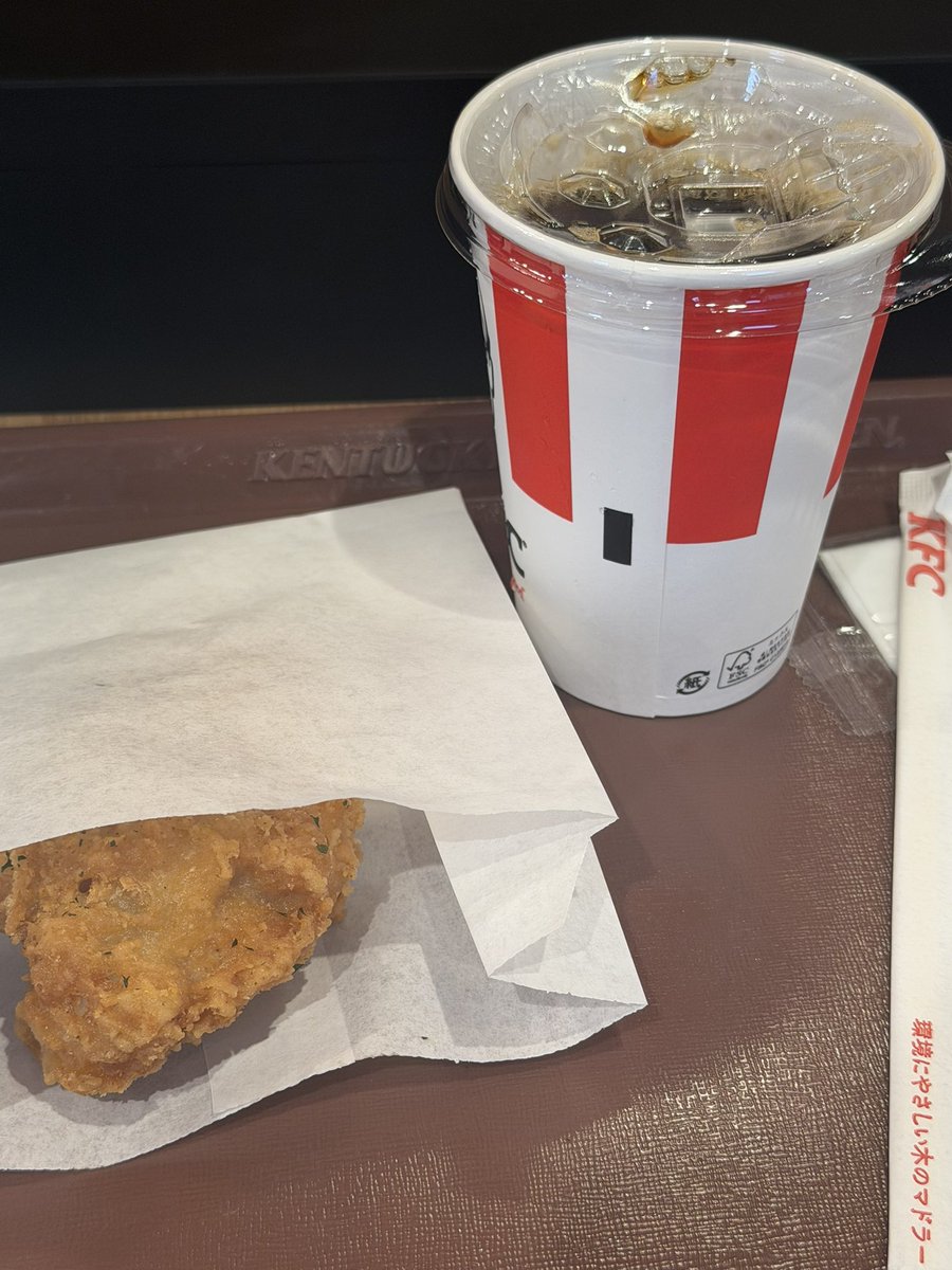 ponamiminapo's tweet photo. 友達から懇願されて食べたケンタのグリーンホットウィング
うますぎて店内で食べた後テイクアウト注文して帰る激キモ界の奇行子してしまった https://t.co/SCykaKpJpD