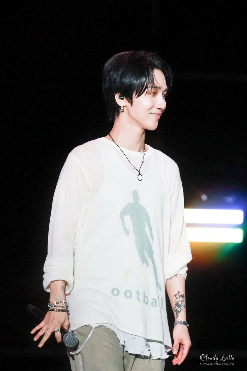 CloudyLatte824's tweet photo. 260705 Kaohsiung Beer Rock Festival

빛이야 💫💫💫
@shfly3424 

#슈퍼주니어 #SUPERJUNIOR  
#예성 #YESUNG #藝聲 #イェソン
#咲き誇る時を待つのは https://t.co/A1zK6i8HHM