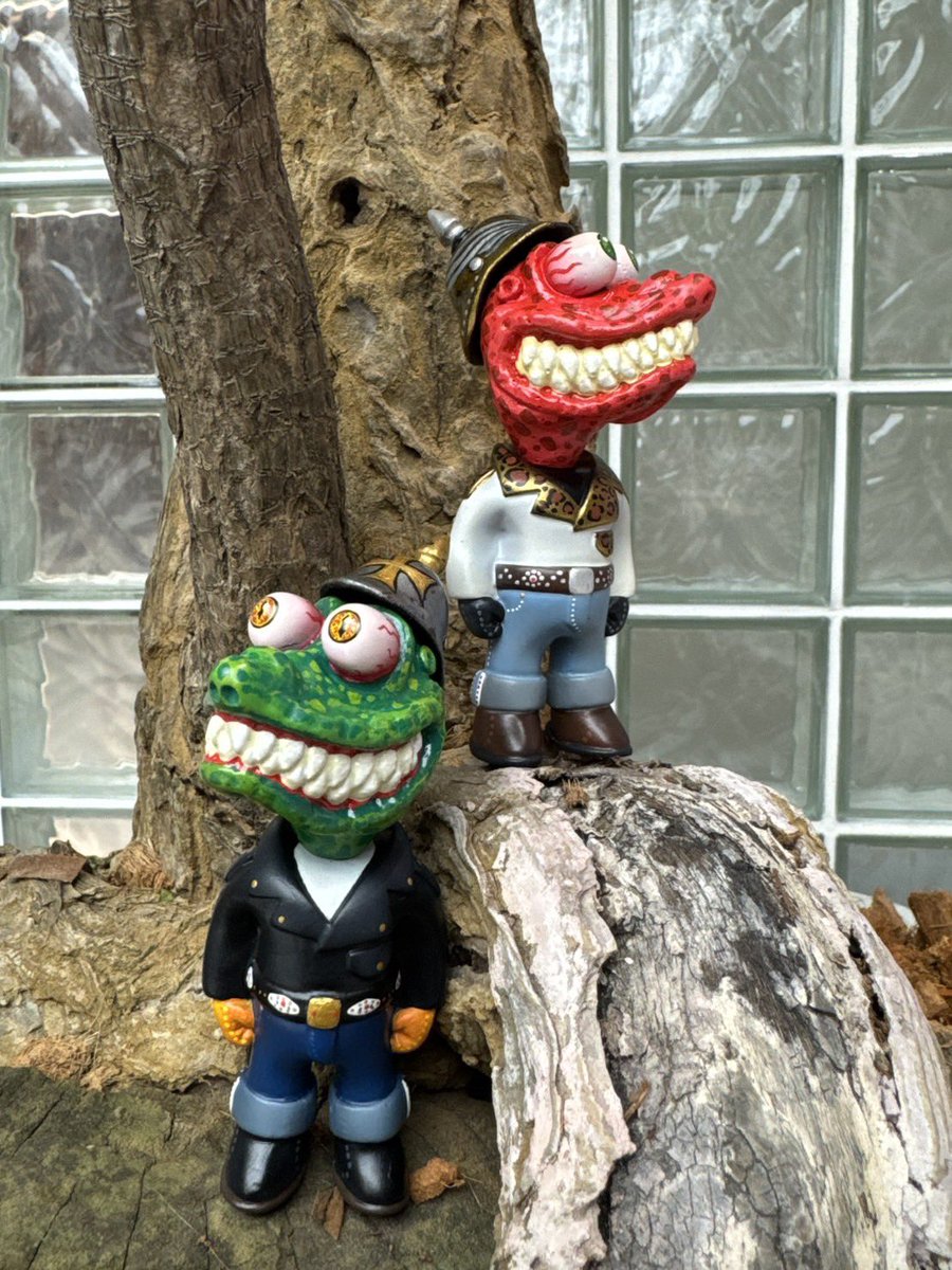 the_craftboy's tweet photo. MOTOLIZARD SILVER &amp; GOLD “THE LUCKYDOLL”
 
#thecraftboy #craftboy #handcraft #arttoy #motolizard https://t.co/oJ0lTjJkCj