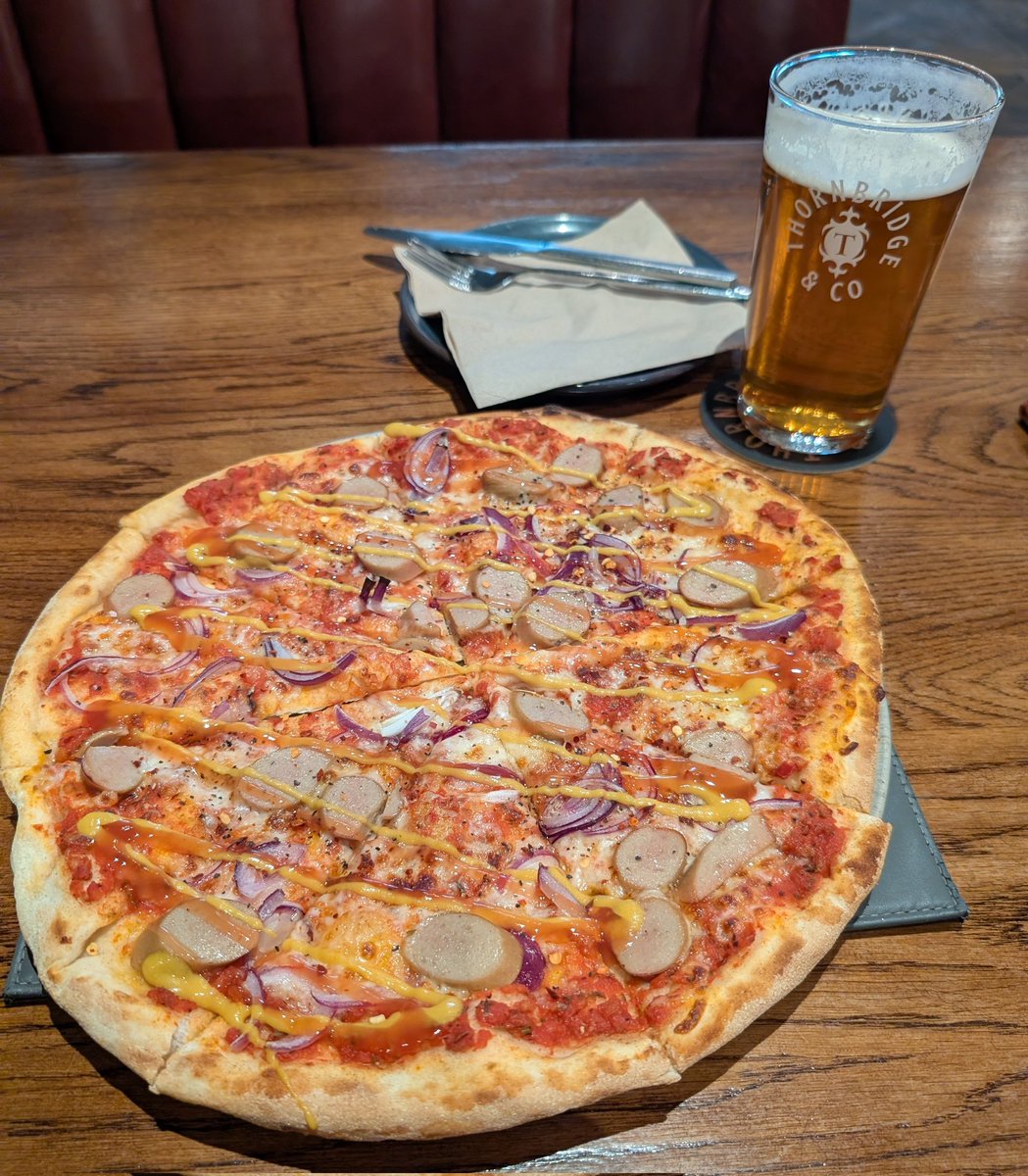 SandwellSkidder's tweet photo. Surely one of THE delights of #Brum City Centre - superb pizza and @thornbridge beers at the excellently-run @thecolmoretap 😀 @BriggsonBeer @BrumCAMRA @BarbaraNice @GoldbergRadio @MarkFitchew @DarrylMagher @EricJ2016 @NorthIrishSea @ProfessorPubUK https://t.co/b3Gk8go83g