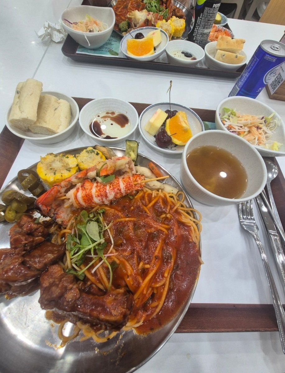 hotissue_gall's tweet photo. 현시각 SK하이닉스 직원들 근황 https://t.co/gs5oXb3wN3