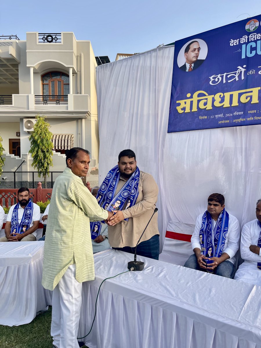 DevashishMina_'s tweet photo. 📍सीकर 

आज ‘छात्रों की गूंज’ अभियान के अंतर्गत आयोजित संविधान संवाद में शामिल होकर विद्यार्थियों की आवाज़ को मजबूती दी।

पेपर लीक, बेरोज़गारी और शिक्षा व्यवस्था की बदहाली के खिलाफ यह लड़ाई हर छात्र की लड़ाई है।

#devashishmina 

#chhatronkigoonj #bhimavaram #nsui #congress https://t.co/NfEUlZi9J0