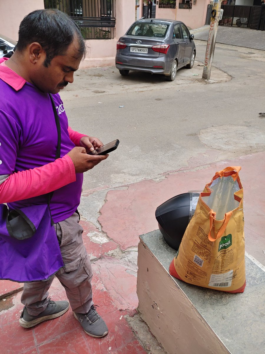 Saransh7715's tweet photo. @zeptocares Zepto, unbelievable! For the second time, my pickup has been canceled. Your store manager is threatening the delivery partner to deduct money from their salary if they proceed, and it's completely unacceptable! https://t.co/lasuojSGQv