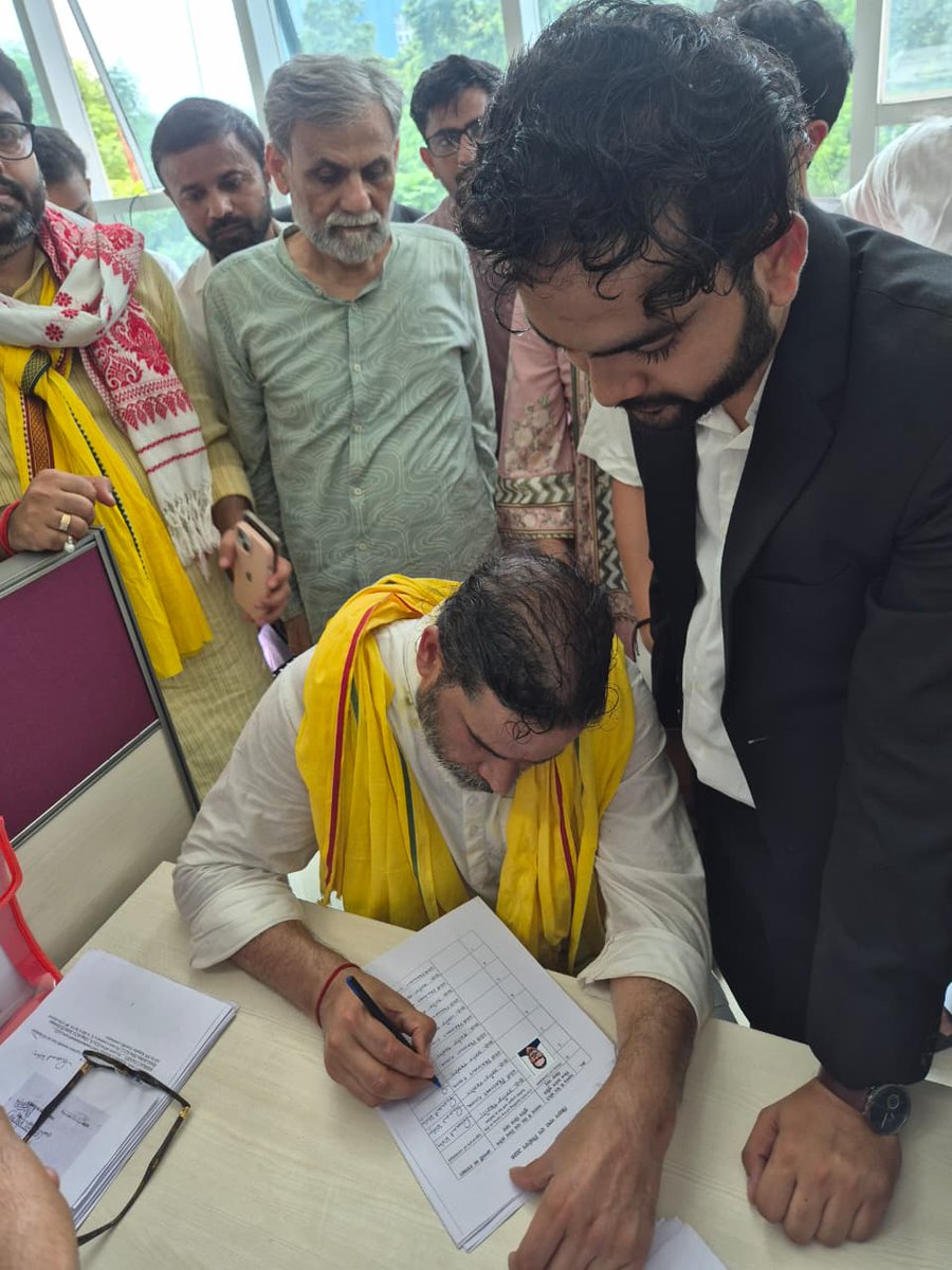 JS_Ummeed's tweet photo. प्रशांत किशोर ने बांकीपुर विधानसभा के लिए भरा अपना नामांकन !!

#BankipurWithPK https://t.co/HACitK64zS