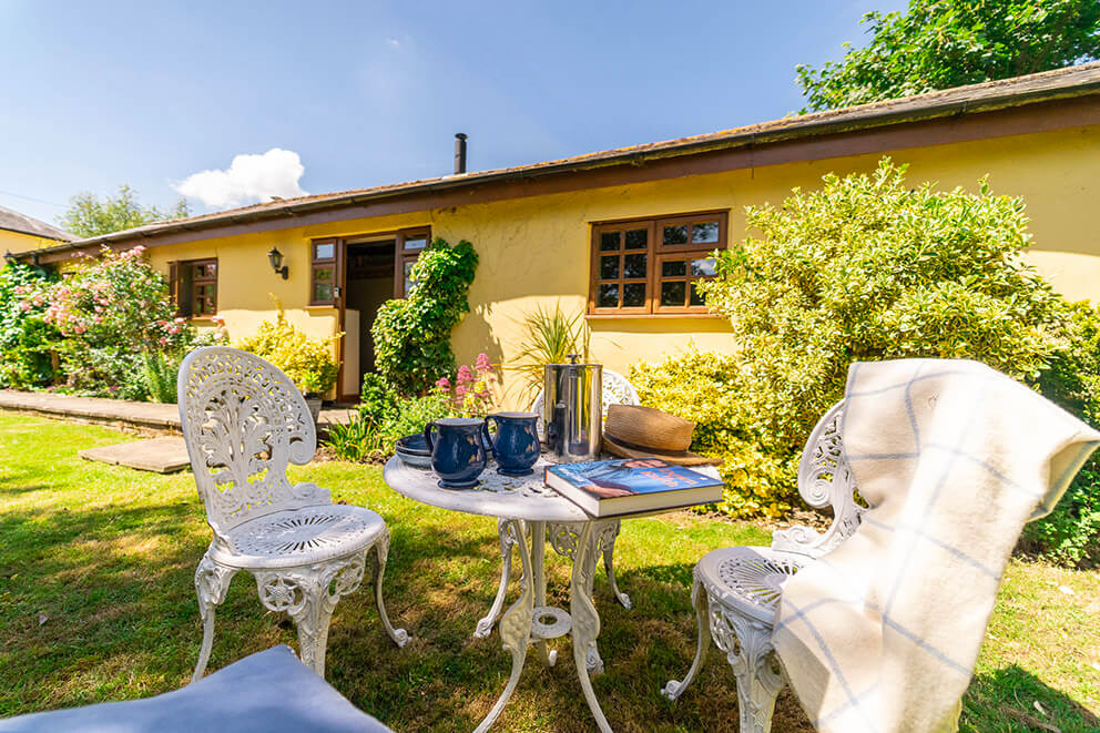 StayAtManorFarm's tweet photo. The Granary is fully booked this month, but you can book a 3 night stay in August for just £246! #accommodation #holiday #holidays #shortbreak #selfcatering #dogfriendly #suffolk https://t.co/kw0SVvIRlk