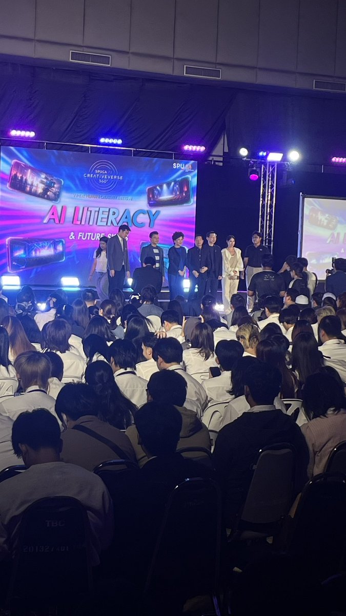7StepL's tweet photo. 10/20 เซ็ทบ้านใหญ่ศรีปทุมถ่ายรูปรวมคับ
#SPUCAaiShowcase https://t.co/nfWyxRTqsJ