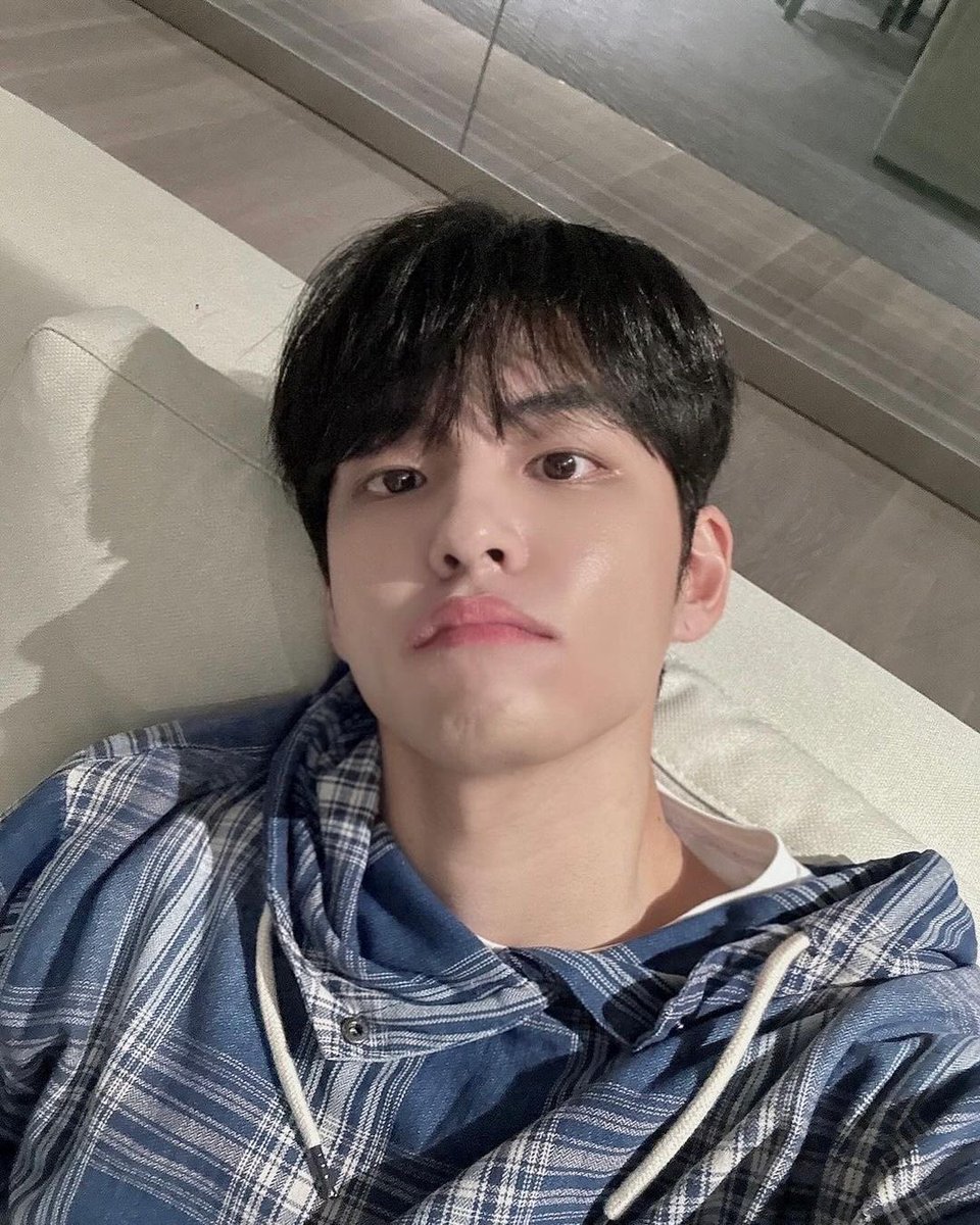 rebootedver's tweet photo. wonpil lakik wonpil imut, keduanya identitas dia menurutku (sy aslinya dua org).. tp setuju wp aslinya emg lakik bgt.. even mau sengimut apapun dia ttp lakik bgt jujur. dia kyk maco tp imut,, dr pas baru debut jg dia style nya lakik bgtt (kkkkwp) &amp; klo selca pun ada imutnya 😭 https://t.co/bkgwRpzpsU