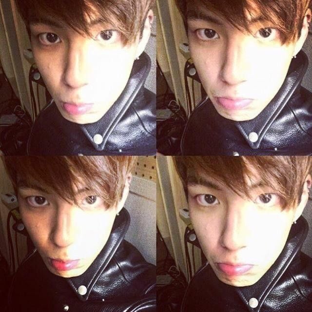 rebootedver's tweet photo. wonpil lakik wonpil imut, keduanya identitas dia menurutku (sy aslinya dua org).. tp setuju wp aslinya emg lakik bgt.. even mau sengimut apapun dia ttp lakik bgt jujur. dia kyk maco tp imut,, dr pas baru debut jg dia style nya lakik bgtt (kkkkwp) &amp; klo selca pun ada imutnya 😭 https://t.co/bkgwRpzpsU