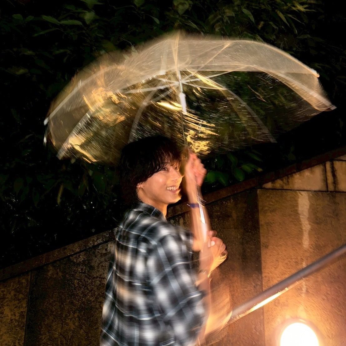 Ft__bbbb's tweet photo. だがこの写真以外頑なに一緒の傘に入れてくれない藤ヶ谷太輔
⬇️
ついに自分も傘に入らなくなる藤ヶ谷太輔 https://t.co/YHvFJPf2xr