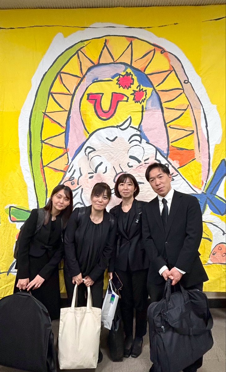 ensemble_leben's tweet photo. 大切な人とのお別れ。
この出会いがあったから今のアンサンブルレーベンがある。私たちが20周年を迎えられるのはこの出会いのおかげです。いつも会うたびに話してくださる言葉がレーベンを強くしてくれました。
橋本さん、どうか私たちのことをずっと見ていてください。

ありがとうございました。RIP. https://t.co/438Kv4Od2X