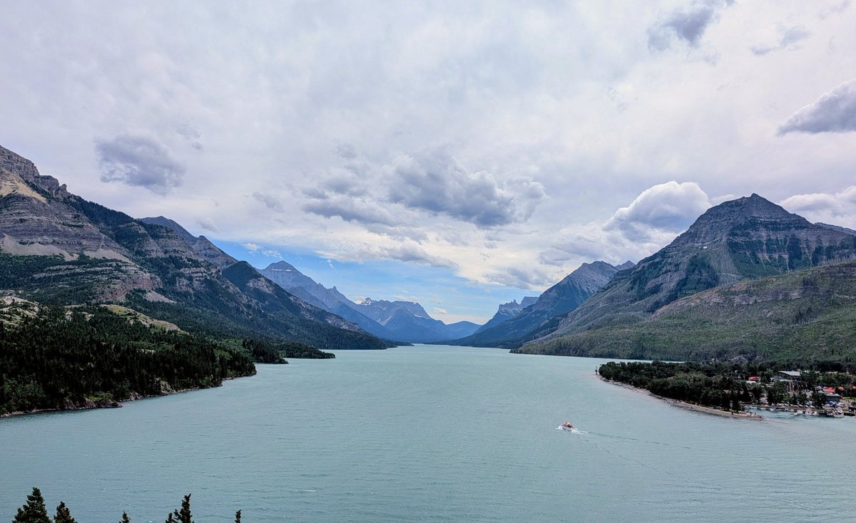 sazzyg_1987's tweet photo. How's the View? 
Trip of the day.

#WatertonLake #USCanadaBorder 🇨🇦🇺🇸 https://t.co/cWN10EPKTH