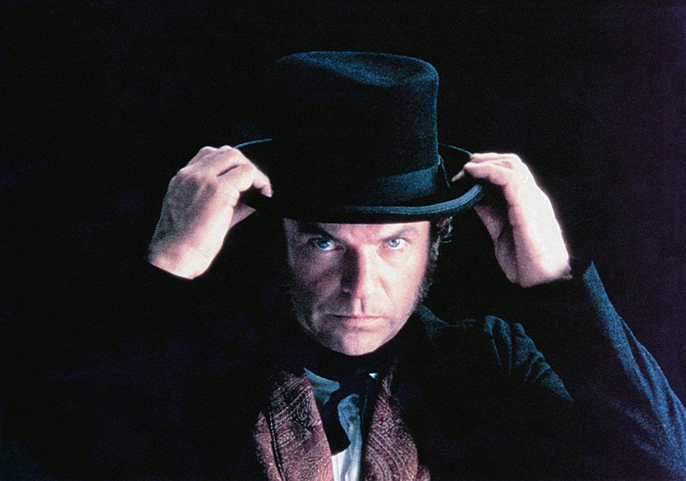 theiosthanassis's tweet photo. Ο Sam Neill ήταν ένας ηθοποιός με μεγάλο ερμηνευτικό εύρος. Ας θυμηθούμε ότι το 1993 είχε την ίδια σεζόν δύο τεράστιες επιτυχίες, τόσο διαφορετικές μεταξύ τους. Από τη μια στο (original) Jurassic Park του Steven Spielberg και από την άλλη στο The Piano της Jane Campion. https://t.co/NqYMuRXD6M