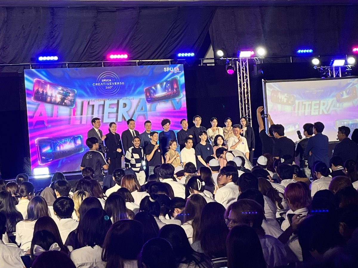 onyour_jaothap's tweet photo. ช่วงสุดท้ายแล้ว ร่วมถ่ายรูปกับอธิการบดี คณาอาจารย์และแขกจากสื่อต่างๆที่ได้มาเข้าร่วมกิจกรรมในวันนี้ https://t.co/XCdTO3ioHi