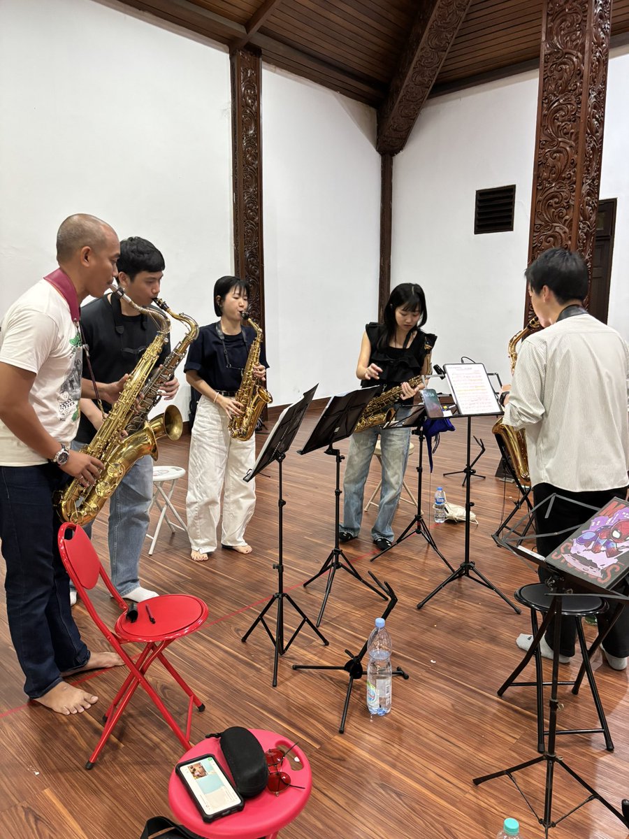 otjj_jp's tweet photo. 今週末のイベントに向けてアンサンブル練習も盛り上がっています！

#otjj
#ジャカルタ
#吹奏楽
#ブラスバンド https://t.co/e5qMR9zs3p