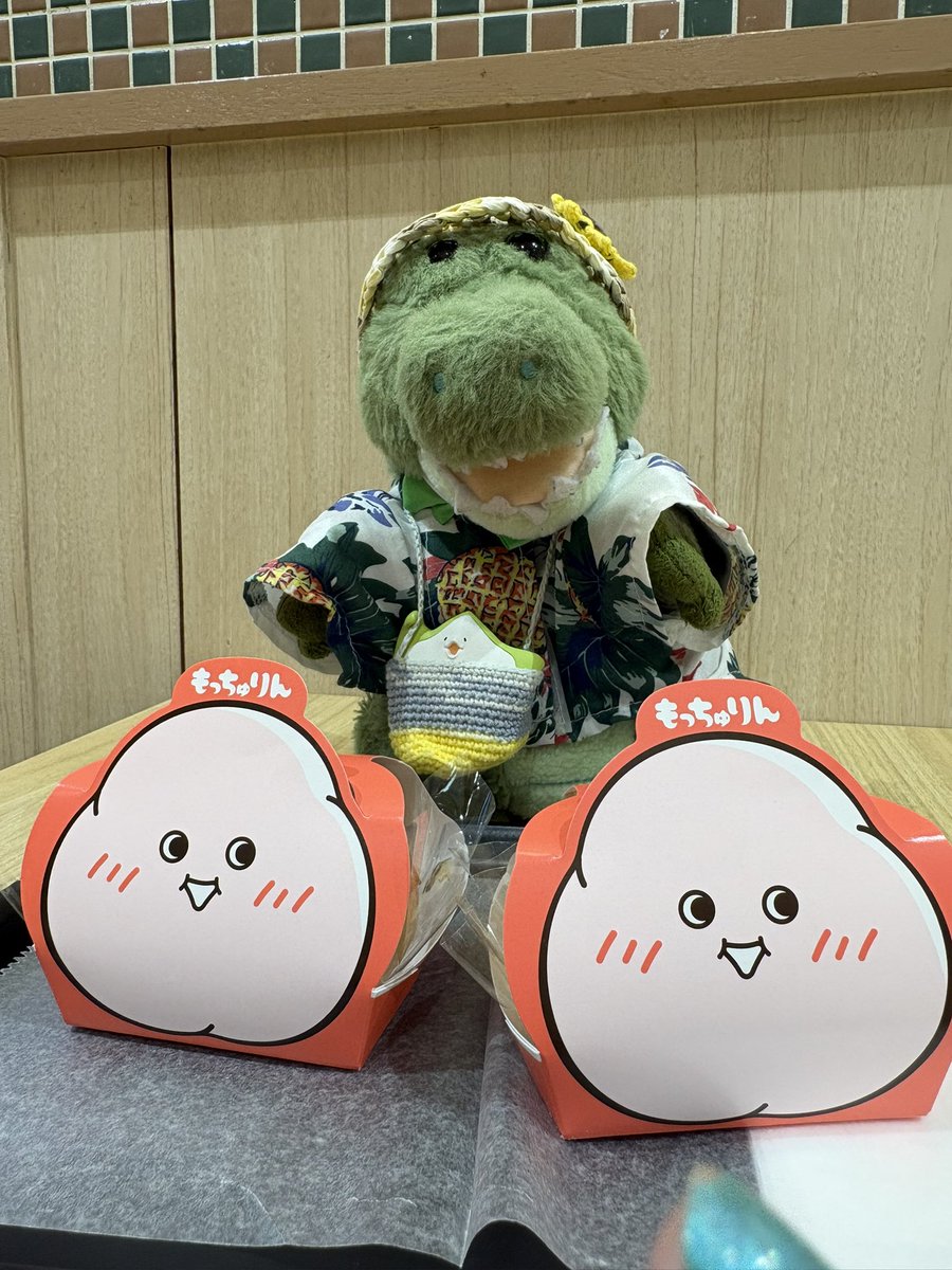 stuffedtoy_wsb's tweet photo. まさかの近所のミスドでもっちゅりん買えた🤗
限定はなかったけど、きなことみたらしはあった。
ワリ太:「何？また新しいお友達？」
#ワーリー #ぬい撮り #ぬい活 https://t.co/LpC4VEAdHx
