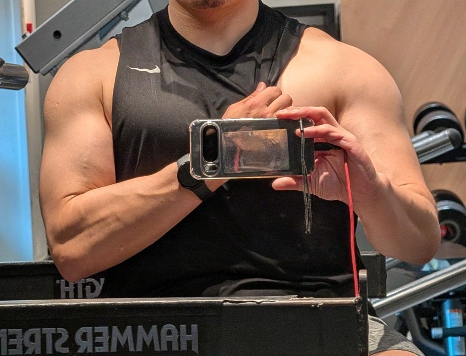 MuscleAndPeace's tweet photo. ジム照明の下でだけチョト盛れるガチムチムチの駆け出しトレーニーが、筋トレしたり、減量したり挫けたり、オタ活したり、デモやスタンディングで平和を推し活したりする場所っす！ https://t.co/2BG1oRQn0m