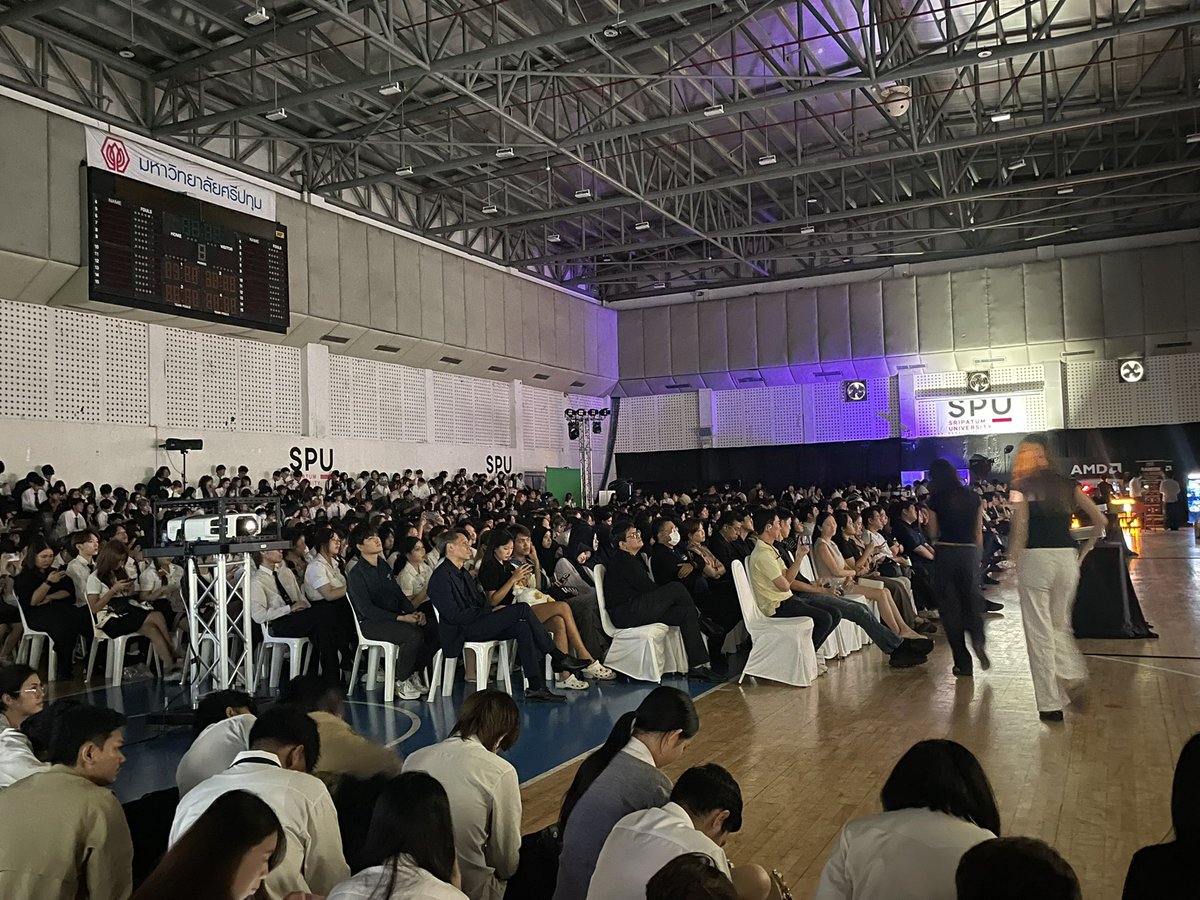 5PM_NON's tweet photo. บรรยากาศในงานคนเยอะมากๆ  #SPUCAaiShowcase https://t.co/IU3yW7ZCBq