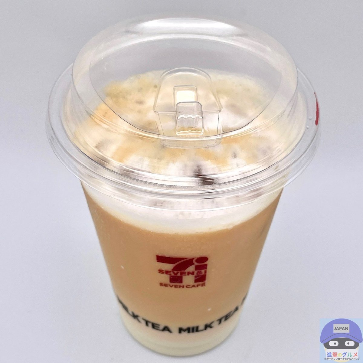 rekishichosadan's tweet photo. 「セブンカフェティー アイスミルクティーL（300円）」
セブンイレブンの地域限定・店舗限定ドリンク。
専用マシンで茶葉から丁寧に抽出する本格紅茶、茶葉2種「アールグレイ」「アッサムブレンド」から選べます。
https://t.co/wl8U8CIHE3 https://t.co/Tlbfzry9sk