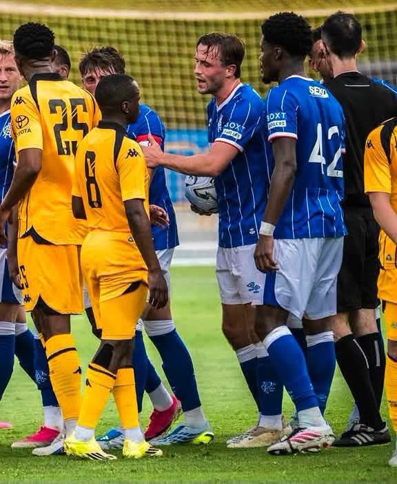 VusiVee10__'s tweet photo. “Ndlovu it’s still Pre Season, take it easy with the Tackles” https://t.co/o8hg8DsgZY