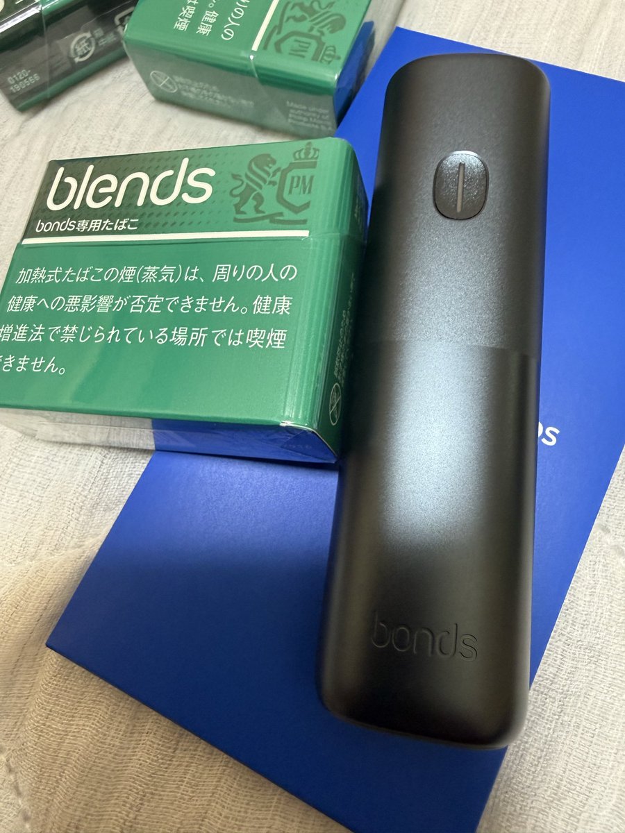 mame1971's tweet photo. bonds by iQOS使ってみたけど煙（水蒸気）は普通に出る
iQOSとほぼかわらない
「煙が無い社会へ」って大々的にプロモーションしてたのネット上から消えてる
iQOSより不味いし臭い誰が使うかこんなもん
#ボンズ
#bonds by iQOS
#アイコスボンズ
#ボンズアイコス
#ボンズiQOS
#iQOS https://t.co/LZdPbvjJaM