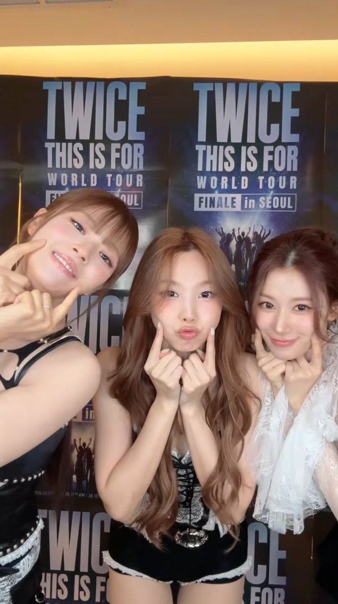 2yeonpopbase's tweet photo. NAJEONGSA🩵💚💜 in newly shared video https://t.co/Zw1ByGYbbq