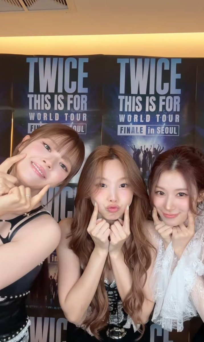 2yeonpopbase's tweet photo. NAJEONGSA🩵💚💜 in newly shared video https://t.co/Zw1ByGYbbq