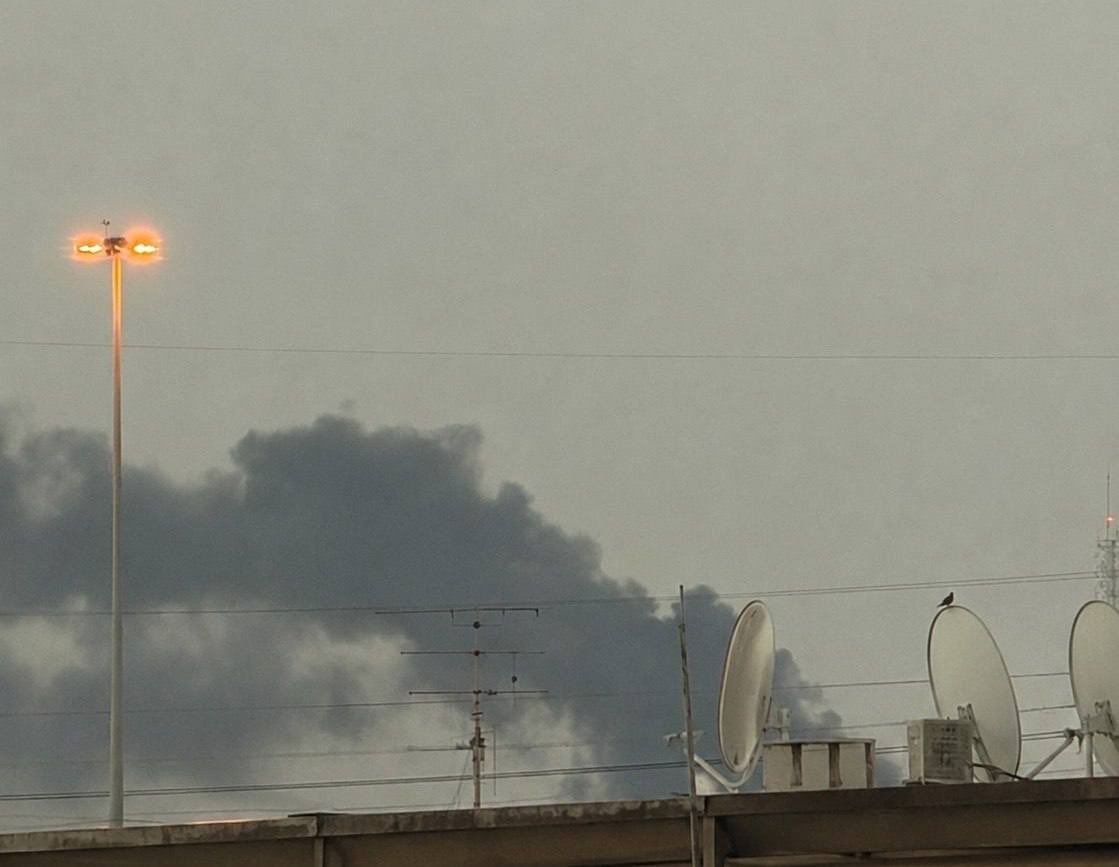 AryJeayBackup's tweet photo. Overnight, Iran carried out another retaliatory attacks against the US

Timeline:
• Iran targeted ships ignoring warnings 
• US started attacking Iran’s southern soil
• Several south & southwestern cities were attacked, mostly their outskirts, including: Khorramshahr, Behbahan, Khouzestan, Khondab, Dezful, Sirik, Bandar Abbas

• Iran’s IRGC announced it targeted:
🇯🇴 Fuel & ammunition depots at Prince Hassan Air Base with drones & missiles, in Jordan
🇧🇭 Drone C&C center, an important helicopter maintenance and repair center, and the P-8 electronic warfare aircraft hangar at the Sheikh Issa Airbase, in Bahrain
🇰🇼 Fuel tanks, Patriot air defense system at the Ali al Salem US base + AN/FPS strategic radar system at the Ahmad Al-Jaber base, in Kuwait
🇰🇼 2 HIMARS missile launchers & ammunition depots filled with missiles were set ablaze, notably by the IRGC Ground Forces (via missiles & drones), in Kuwait
🇴🇲 American FPS long-range air-surveillance radar & a vessel-detection radar, in Oman

• Iran’s Army (Artesh) announced it targeted:
🇰🇼 Location of US forces, Air Defense systems, missile systems, shelters and support facilities at the US bases, in Kuwait

🇰🇼🇧🇭 Kuwait & Bahrain were attacked again without statements

• Image 1: Smoke coming from impacts at the US Navy 5th Fleet base, in Bahrain
• Footage 2: Smoke coming from impacts at the Sheikh Issa Air Base, in Bahrain
• Footage 3: Iranian Shahed-136 drone seen in Basra flying toward a US base in the region
• Image 4: US drone intercepted by Iranian Air Defenses, in Bandar Abbas