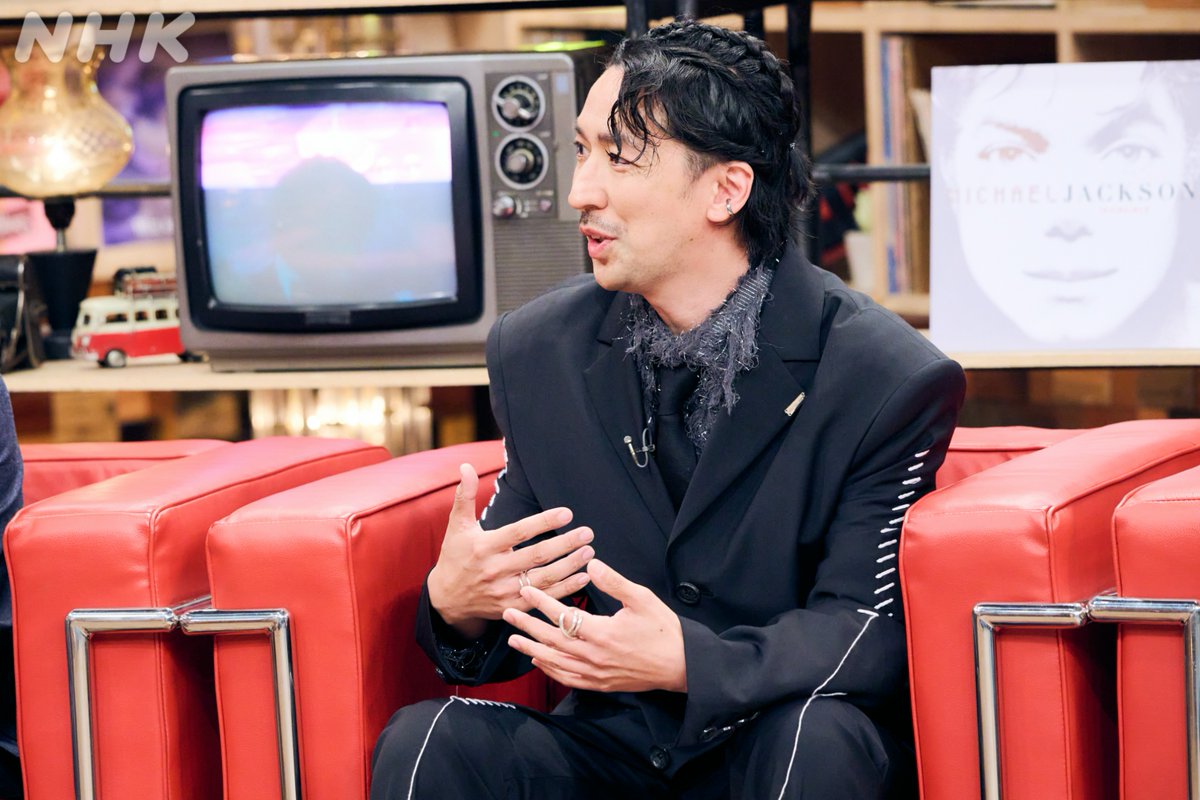 nhk_songs's tweet photo. ◤　#SONGS 本日再放送📡
#マイケル・ジャクソン👑◢

番組ではゲストが選ぶ究極の一曲
「マイ・ベスト・マイケル」を紹介💗

#TAKAHIRO ♪Black Or White 
#西寺郷太 ♪Rock With You
#森崎ウィン ♪Remember the Time

皆さんの
マイ・ベスト・マイケルは何ですか？✨

配信
https://t.co/Y4rWwRskuP https://t.co/6cncaqTJcA
