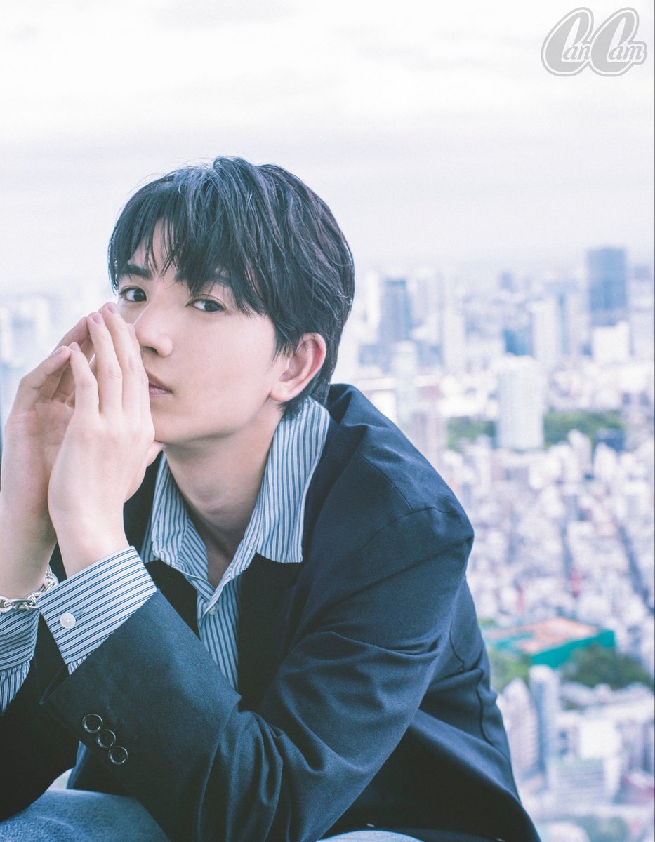 cancamtv's tweet photo. ＼今月のストさんぽは…？／
月替わりでメンバーが登場する、7月23日発売のCanCam9月号SixTONES連載 #ストさんぽ 折り返しの6回目に登場するのは、髙地優吾さん🦔💛

今回の舞台は、ショッピングやナイトアウトなど多彩な表情を持つ街・六本木です🏙

「昔は六本木という街に、ギラギラして怖いイメージを勝手に持っていましたね。最近は自分も大人になって視点が変わったのか、意外と落ち着きがある街だなって感じます」（by髙地さん）

ジュニア時代は学校帰りに制服のまま六本木の撮影スタジオに通っていたという髙地さん。現在のやわらかな雰囲気からは想像もつかない尖ったエピソードや、"大人になれた"きっかけについてもインタビューで明かしてくれています。さらに、SixTONES6人で東京ミッドタウンを訪れた際のキュンとするエピソードも必見です👀💎✨️

怒涛のアリーナツアーに数多くのメディア露出など駆け抜けた上半期を振り返った胸の内や嵐のラストライブを鑑賞して改めて感じたことなど…盛りだくさんの内容は23日発売のCanCamをお楽しみに📕✅

詳しくはコチラ⬇️
https://t.co/EbDV2ROQ0V

#CanCam #ストさんぽ #髙地優吾