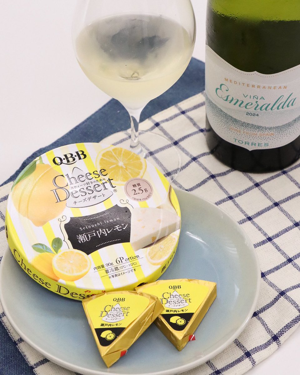 odoru_wine's tweet photo. #QBB さんとのコラボキャンペーンがスタート✨

チーズデザートのやさしいレモンの風味とヴィーニャ・エスメラルダのマスカットやライチのような華やかな香りが重なる、至福の組み合わせです🧀🍋🥂

爽やかで夏の夜のご褒美にピッタリ！

ご応募お待ちしています！

#チーズとワインで夕涼み https://t.co/JXggxHOtFV