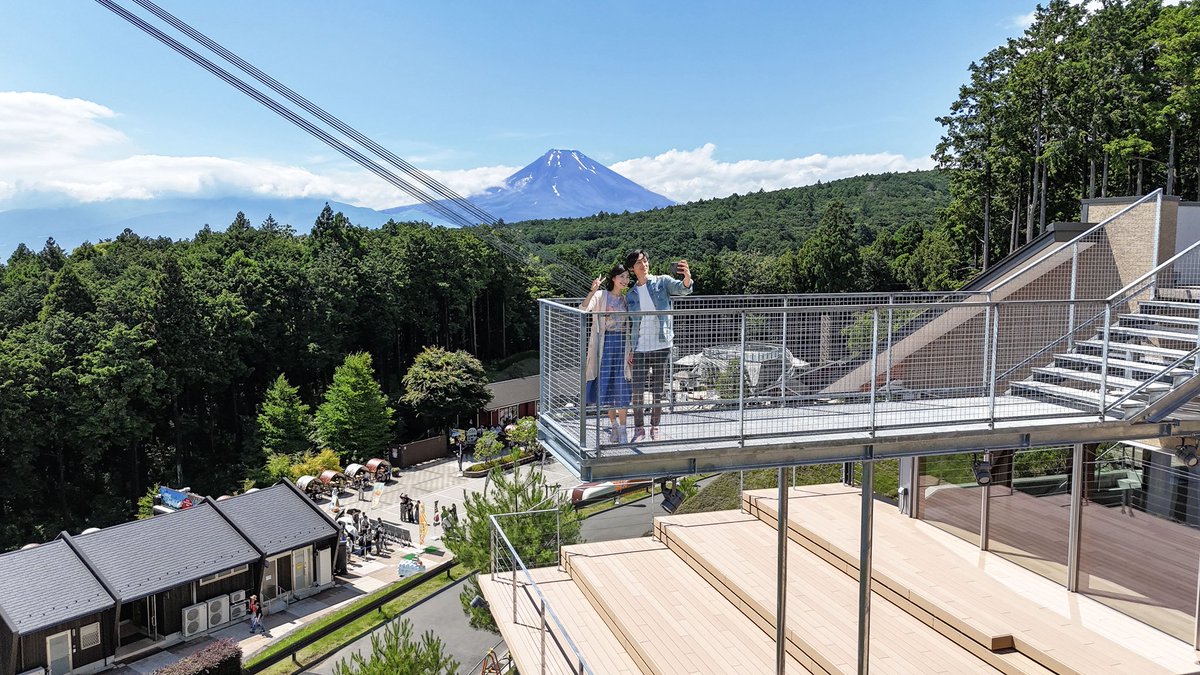 mishima_skywalk's tweet photo. 新絶景施設オープンまであと2日‼️

3つ絶景ポイントが増えます！

今回は「風と空のデッキ」をご紹介👐

全長約14.5mのデッキと約5.5mせり出した先端部からは、富士山、駿河湾、つり橋を一望する360°の大パノラマ📸
風や光を感じながら空や景色との一体感を味わえる開放的な空間です✨ https://t.co/FTW4ZgR7RW
