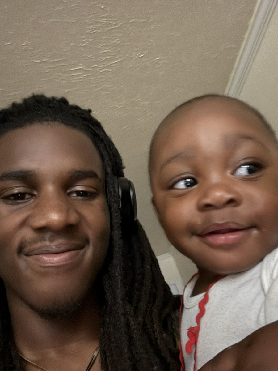 Nopickss19_'s tweet photo. Seen lil cuz yesterday and he was being nice to me for the first time 🫶🏾🖤 FreeTrey https://t.co/H0vwPokwro