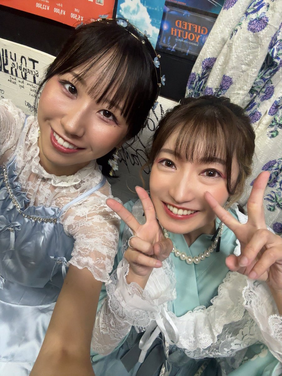 amina_1026's tweet photo. 昨日はれみ誕ライブ🌸めちゃ楽しかった！！！

セトリ
金魚花火／大塚愛
This game／鈴木このみ
千本桜

コラボは若歌さまれみさんと
暁歌／Mia REGINA

ディアステ時代からとってもお世話になってる先輩🎤そしてママ友👦🏻👦🏻
ずっと魅力的なれみさんが大好きです💐

#かがやき姫 #響彩乙女 https://t.co/Hr7WcA32Eq