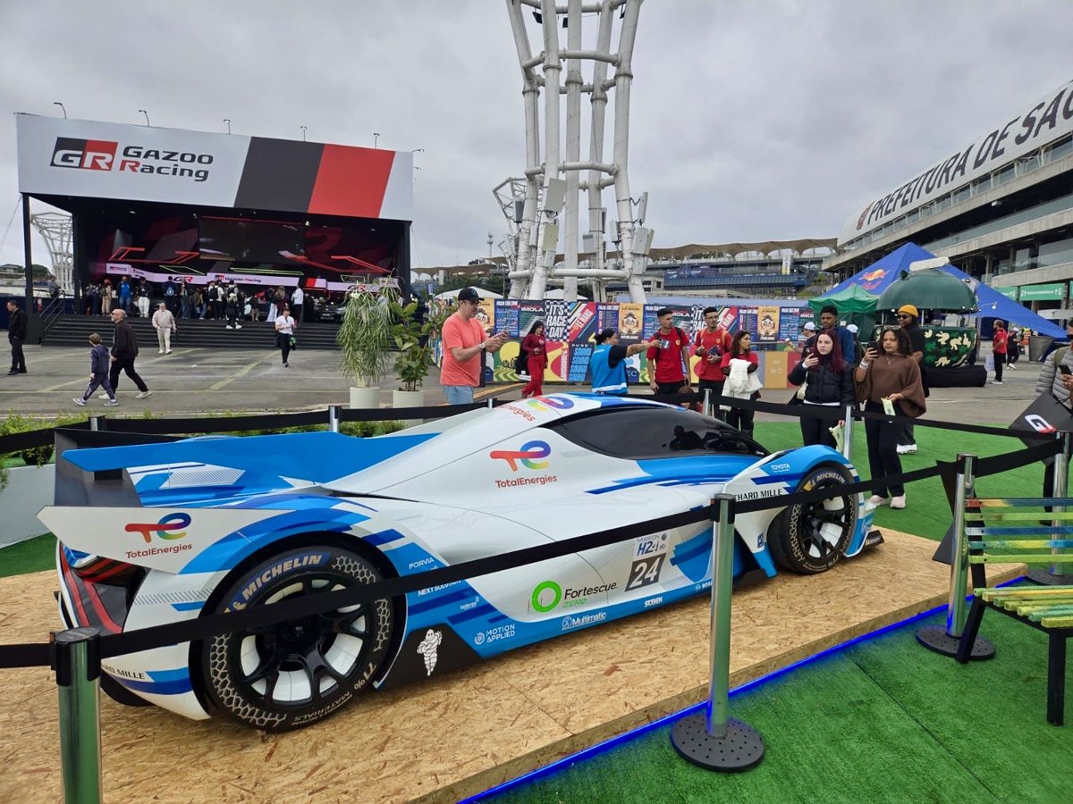 MissionH24's tweet photo. At the Rolex 6H of São Paulo, Bassel Aslan presented the #MissionH24 program to the visitors.

An audience highly sensitive to environmental protection and curious about solutions for the energy transition. 💧

#hydrogen #FIAWEC #6HSaoPaulo https://t.co/BW1ct0qMhk
