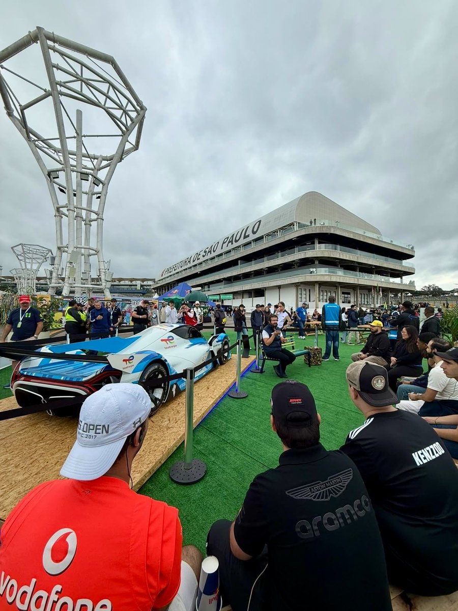 MissionH24's tweet photo. At the Rolex 6H of São Paulo, Bassel Aslan presented the #MissionH24 program to the visitors.

An audience highly sensitive to environmental protection and curious about solutions for the energy transition. 💧

#hydrogen #FIAWEC #6HSaoPaulo https://t.co/BW1ct0qMhk