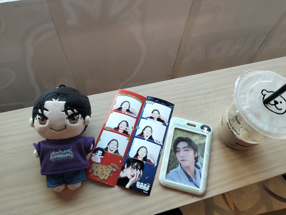 yu_bee99's tweet photo. finally bisa keluar after dikurung hampir 2 weeks 🤧 cz ga sempat mampir ke cafe event chai, jd kita ajak aja chai ke cafe event nong phu cantik 🤗
#BNThingsProject
#27thPiecesOfLoveForBossCKM https://t.co/V2EPB7Ds12