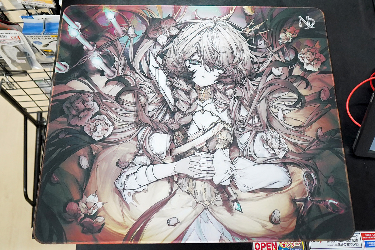 watch_akiba's tweet photo. 更新：Nemvira Gamingの布製ゲーミングマウスパッド「Princess」「WhiteHole」が入荷、超高速モデルとスピードバランスモデル https://t.co/dFGMjgULyh https://t.co/DFRZ8047nr