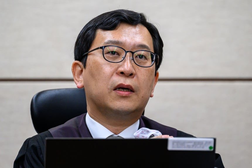 RTMC_Captain's tweet photo. 김건희 여사님 1·2심 ‘무죄’ 뒤집고 

윤석열 대통령님 ‘유죄’ 선고한 이진관 부장판사

성향 참 투명하다 https://t.co/Y0uGReLtI8