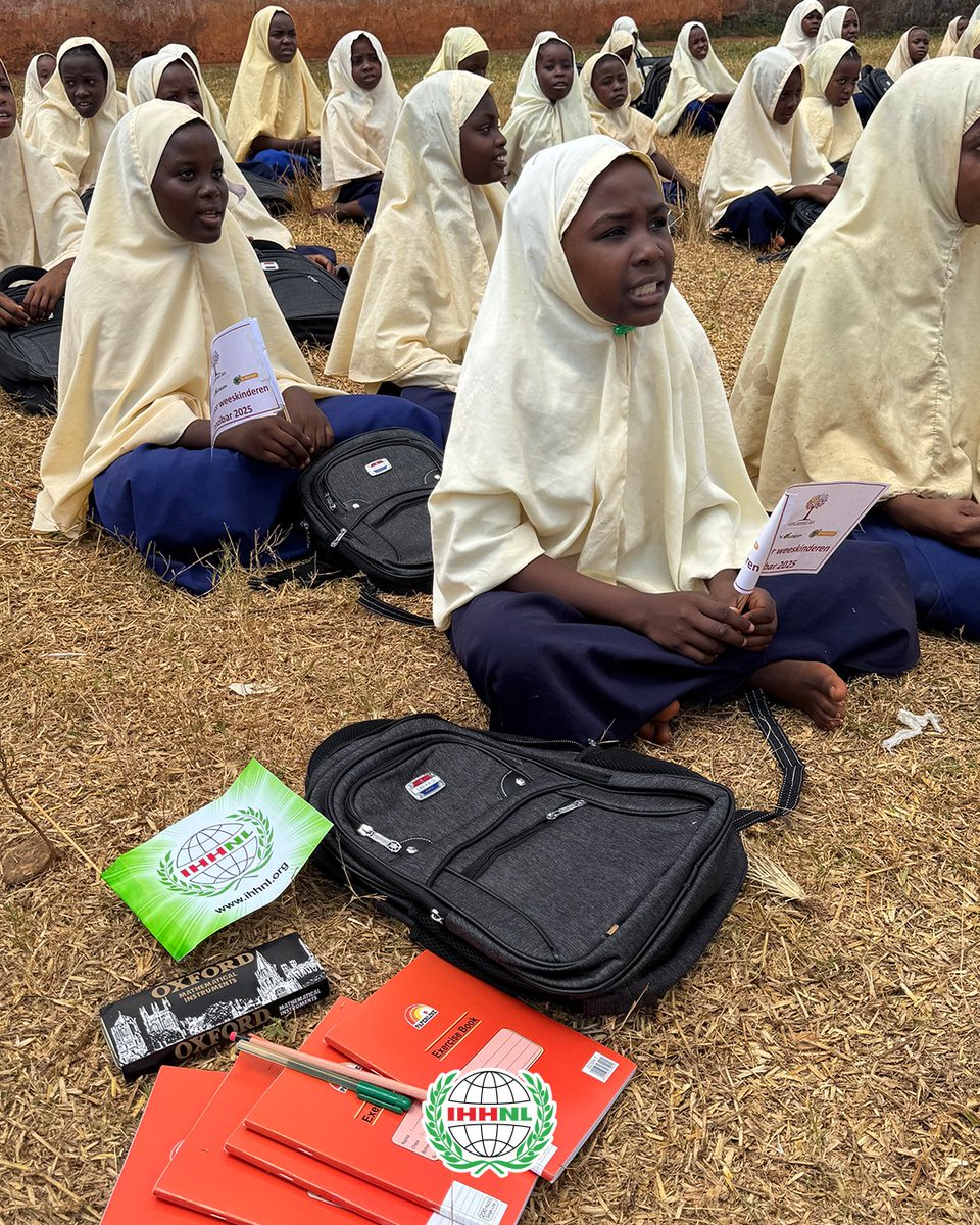 IHHnl's tweet photo. 📚 Elk kind verdient de kans om vol hoop aan zijn of haar onderwijsreis te beginnen. 💚Met €15 steun je een kind met een schooltas én investeer je in zijn of haar toekomst. 🎒🤲
🔗 Meer informatie en doneren: https://t.co/wSzgAvWgmx
 ⚡ Eenvoudig doneren: https://t.co/qvFVLiRmh0 https://t.co/ObeLnRpu33